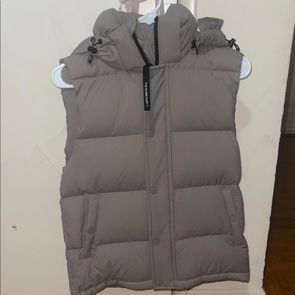 Aritzia Super Puff Vest - Picture 1 of 5